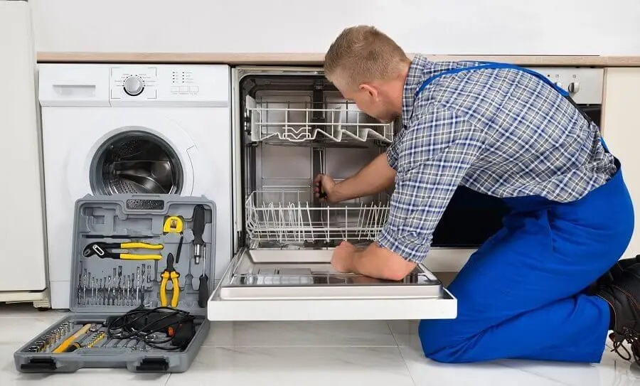 Çankaya Sunny servisi teknisyen ekibi beyaz eşya tamiri yaparken